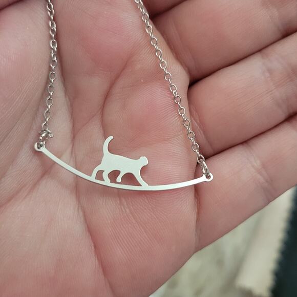 Cute cat walking silver tone minimalist necklace - Picture 3 of 3